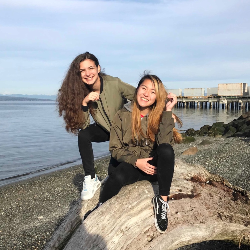 Meet your Poshers, Maddie and Ellie